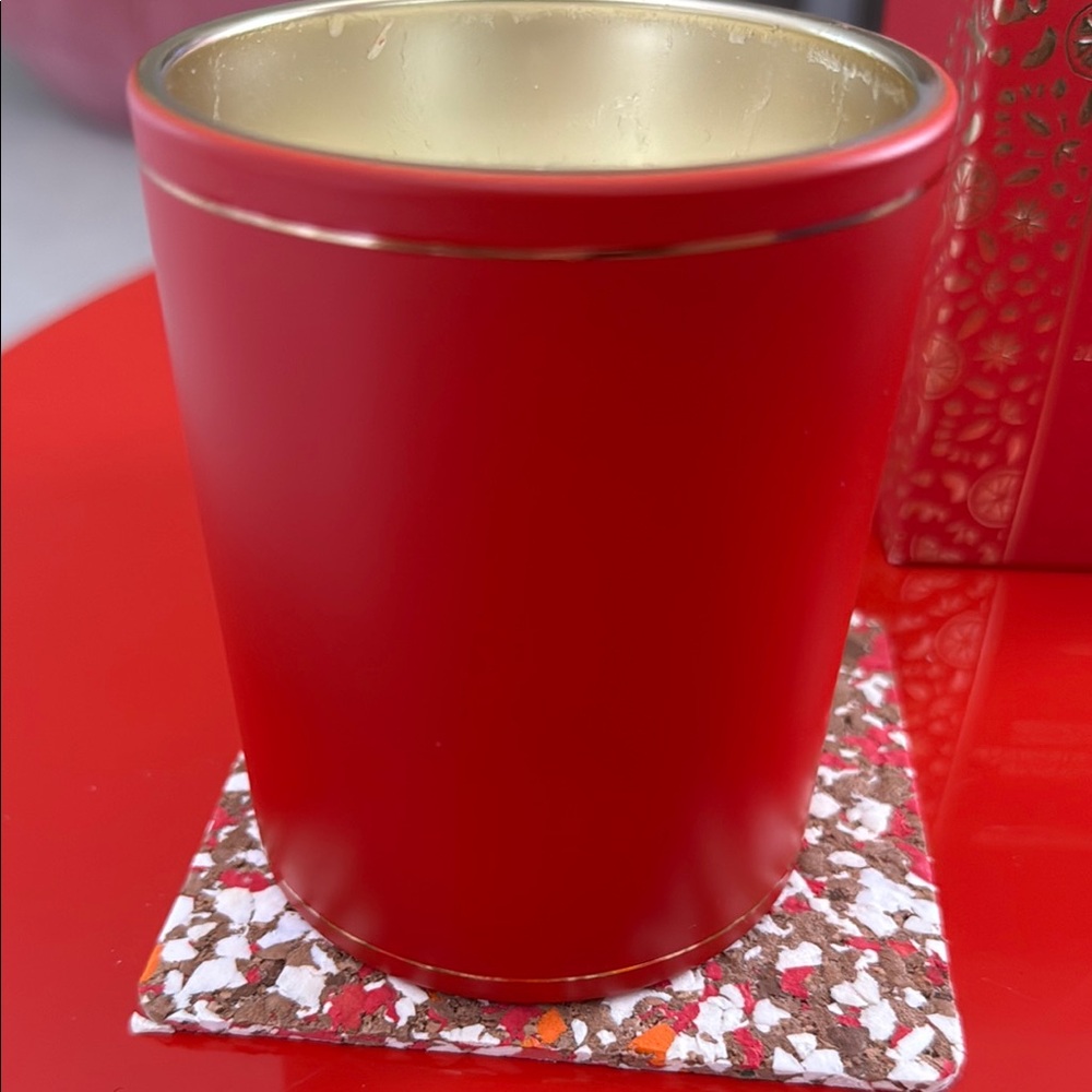Molton Brown Red Scented Candle - Picture 4 of 6